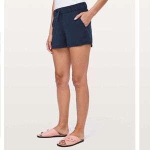 Lululemon On The Fly Short *Woven *2.5" True Navy Size 6